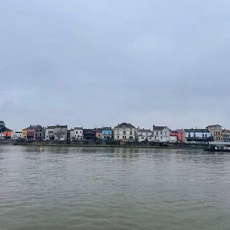 Sur L'eau - Bateau Cosy A Nantes Botel
