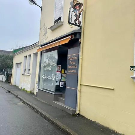 Sur L'eau - Bateau Cosy A Nantes Rezé