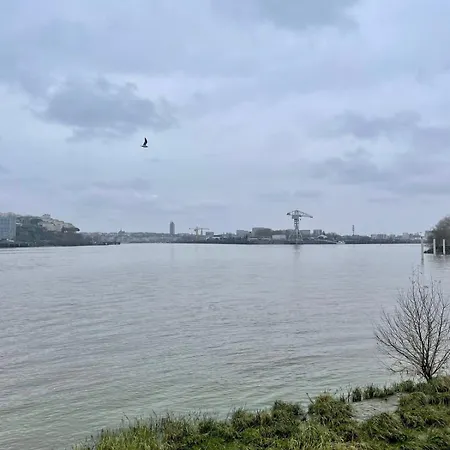 Sur L'eau - Bateau Cosy A Nantes *