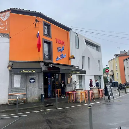 Sur L'eau - Bateau Cosy A Nantes Rezé