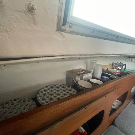 Sur L'eau - Bateau Cosy A Nantes Rezé