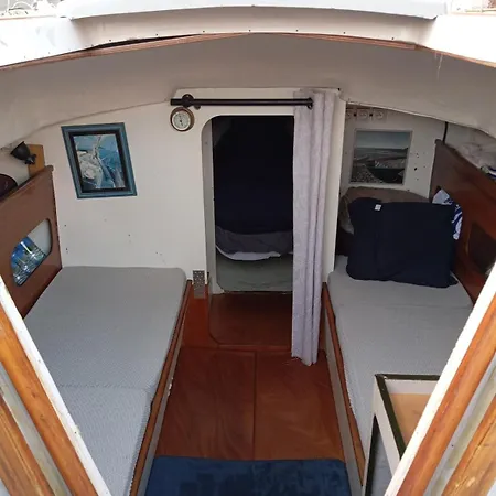 Sur L'eau - Bateau Cosy A Nantes Botel *