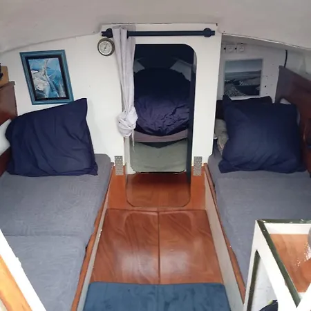 Sur L'eau - Bateau Cosy A Nantes