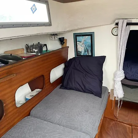 Sur L'eau - Bateau Cosy A Nantes